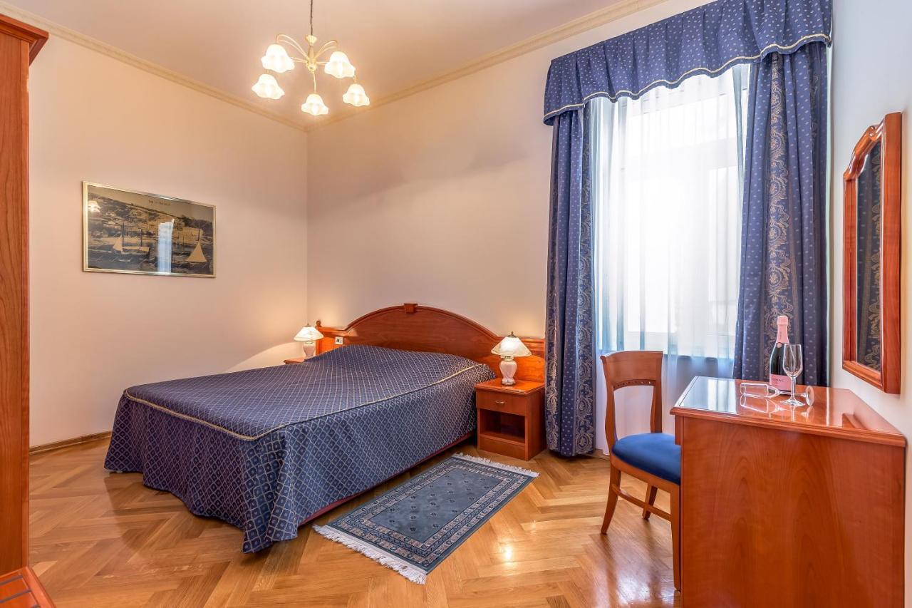 Hotel Galeb Opatija Exterior photo