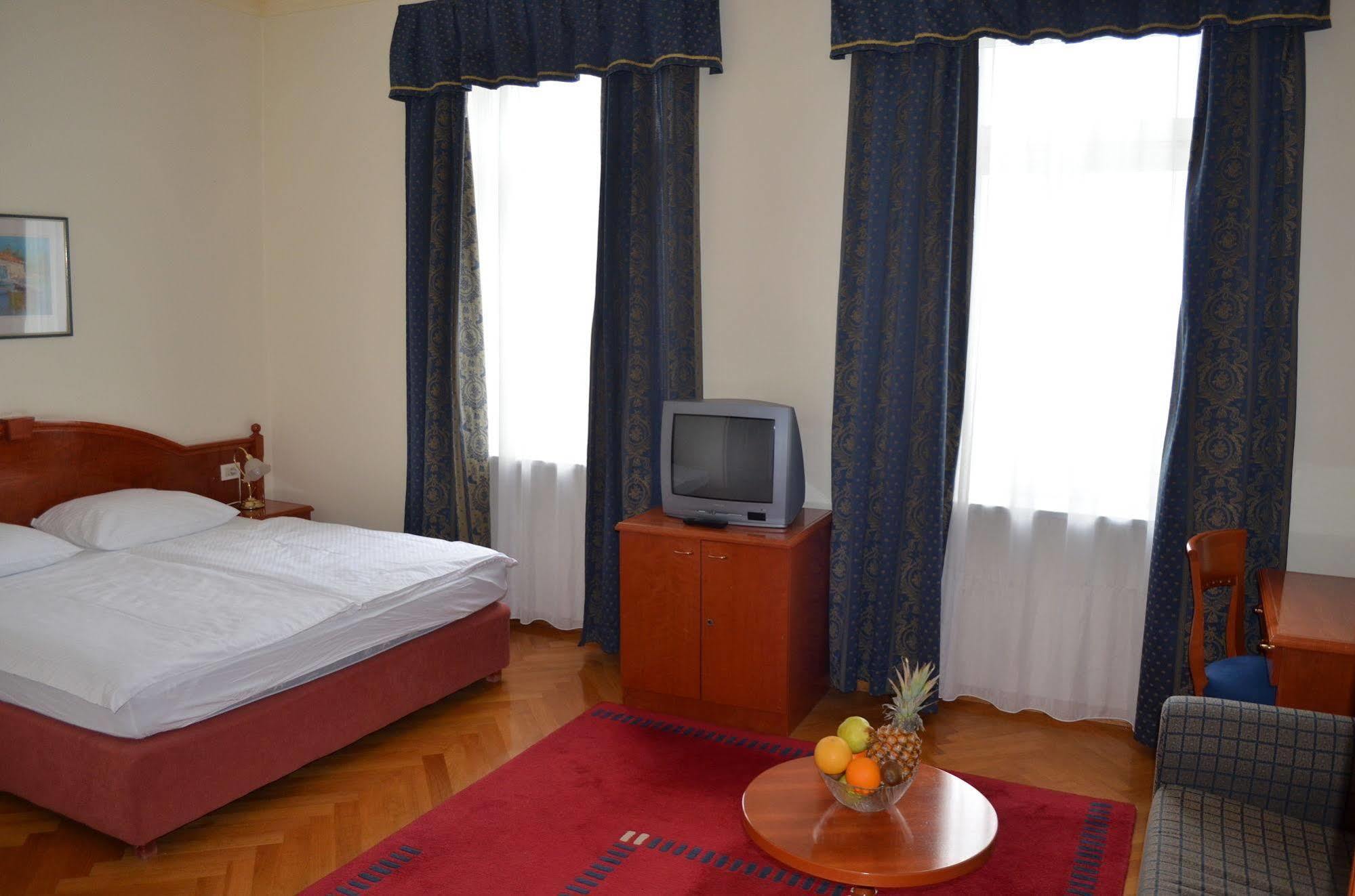 Hotel Galeb Opatija Exterior photo